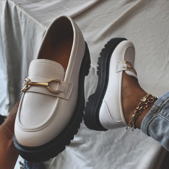 🚨FEW PAIRS LEFT// Chain detail White Platform Loafer - Picture 3 of 11